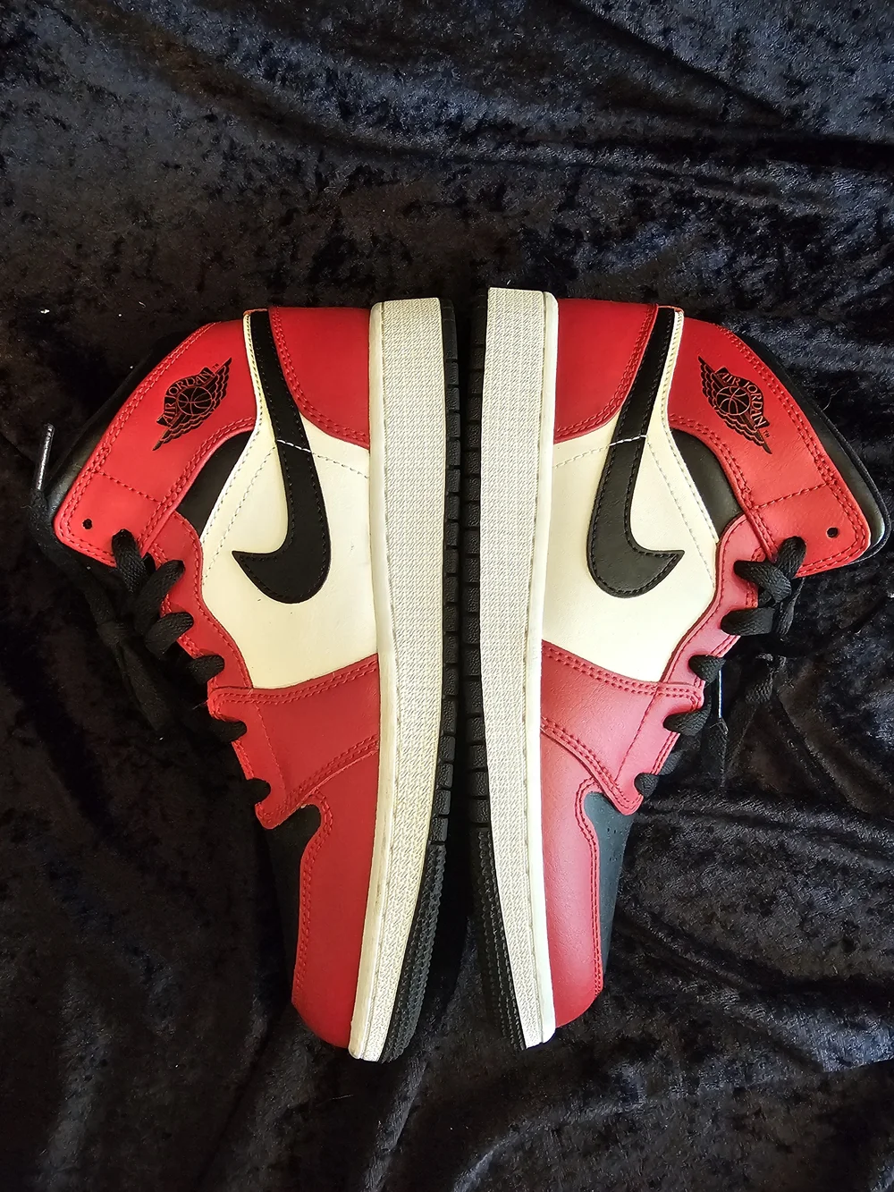 Nike Air Jordan 1 Mid GS Chicago Black Toe Youth 5Y